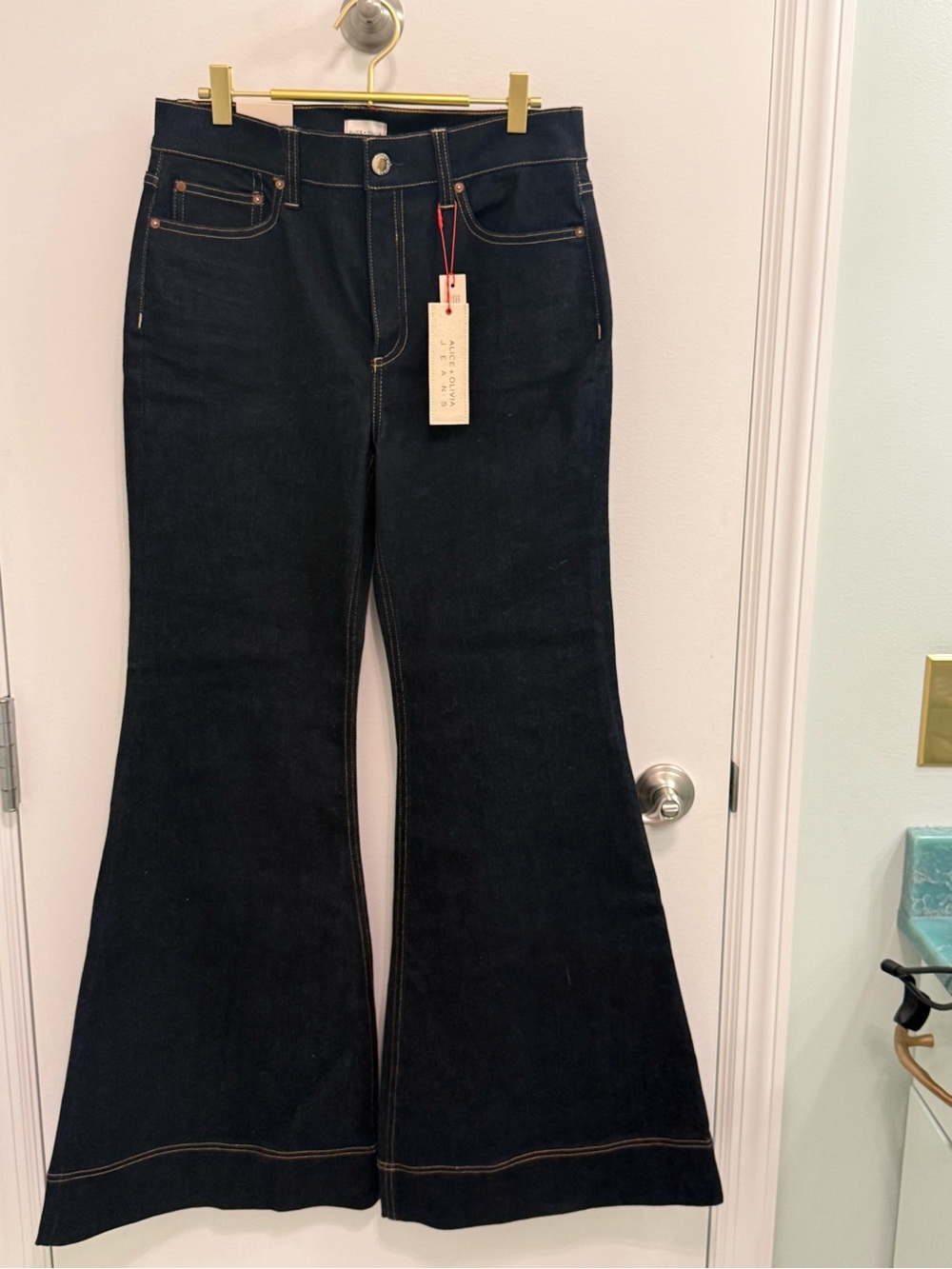 NWT ALICE & OLIVIA SB HIGH RISE JEAN 29